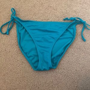 Side tie bikini bottoms